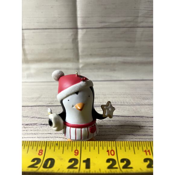 Hallmark Keepsake Ornament South Pole Pals Skip 2007 with original box - Picture 8 of 9